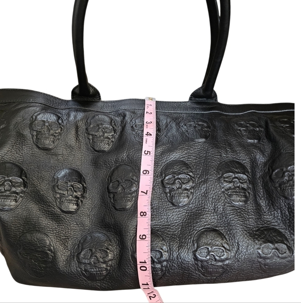 Black 100% Leather Skull Embossed Tote Made In Italy - Picture 8 of 16